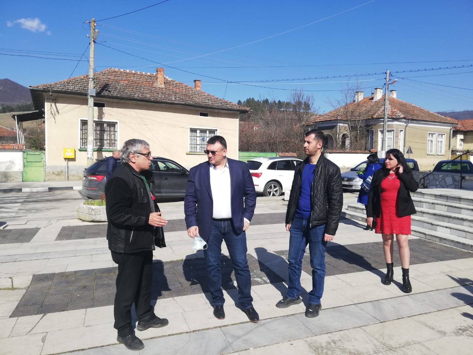 Младен Маринов се срещна с жители на ботевградските села Радотина и Новачене (2)